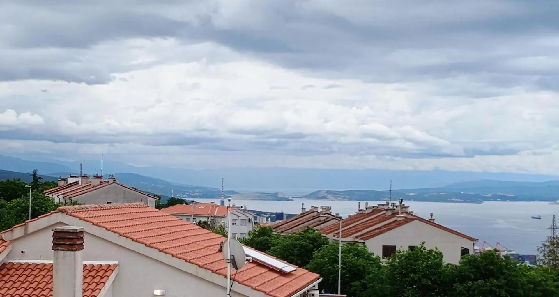 Moon Light-Free Parking Apartment Rijeka